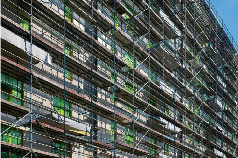 Choosing the right mobile scaffolding in Spain – Safety standards, mobility, and efficiency for modern construction projects Choosing the right modern construction projects